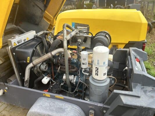 Atlas Copco 5m3 mobiele dieselcompressor motorweergave – industriële compressor voor bouw en zwaar gebruik